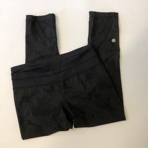 Lululemon run inspire crop sz 4 black camo